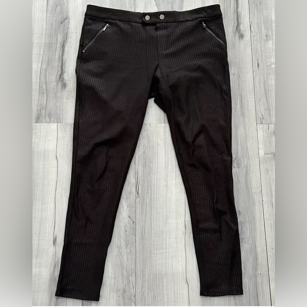 BLACK LEGGINGS Pants Women’s Size L Geo Pattern Tapered Snap Front 2 Zip Pockets